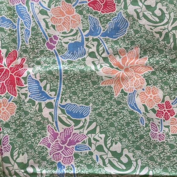 2 yards printed batik fabric/sarong, pale green w/floral print - Picture 3 of 9